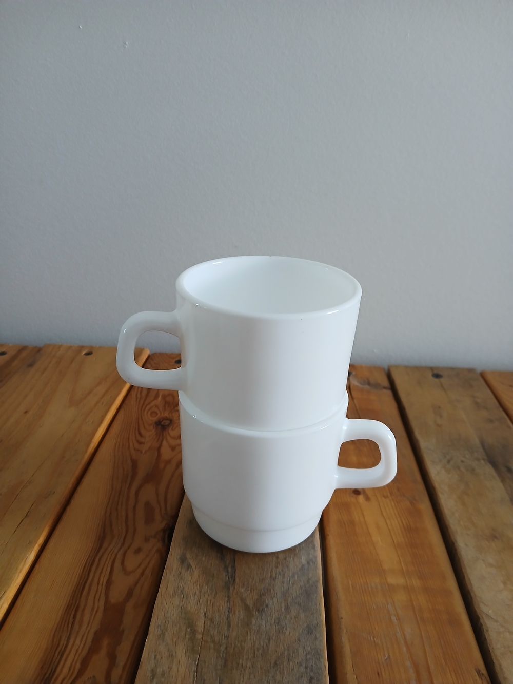 (2/20$)Set of 2 Arcopal FRANCE Coffee mugs